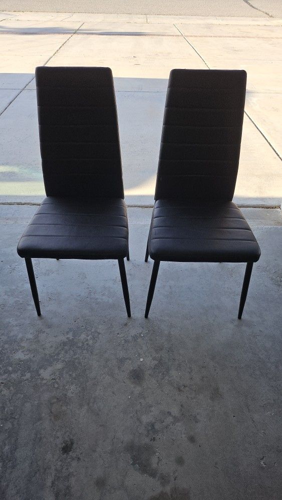 2 KITCHEN TABLE CHAIRS BLACK