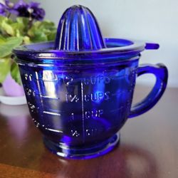 Colbolt Blue Vtg.  Juicer & Reamer