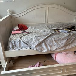 Twin Day Bed With Trundle 