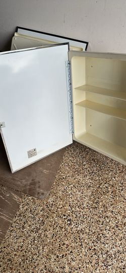 Mirrored medicine cabinet
