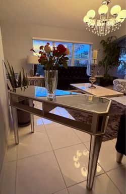CONSOLE TABLE