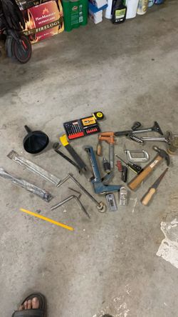 Tools 🛠️ drill bits/pry bars/ screwdriver 🪛 cocking gun/ vise /c clamp/plumbing wrech ￼