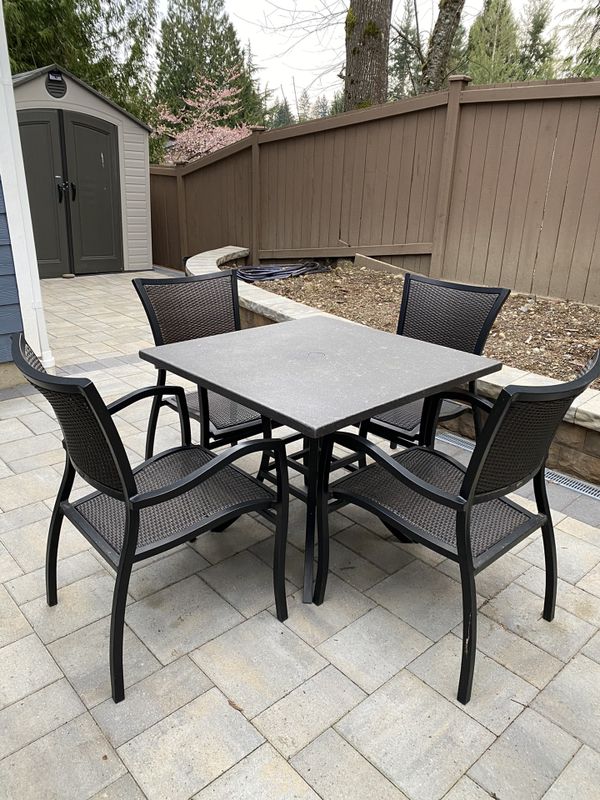 Summer Classics Patio Set ( Table and 4 Chairs ) for Sale in Kent, WA