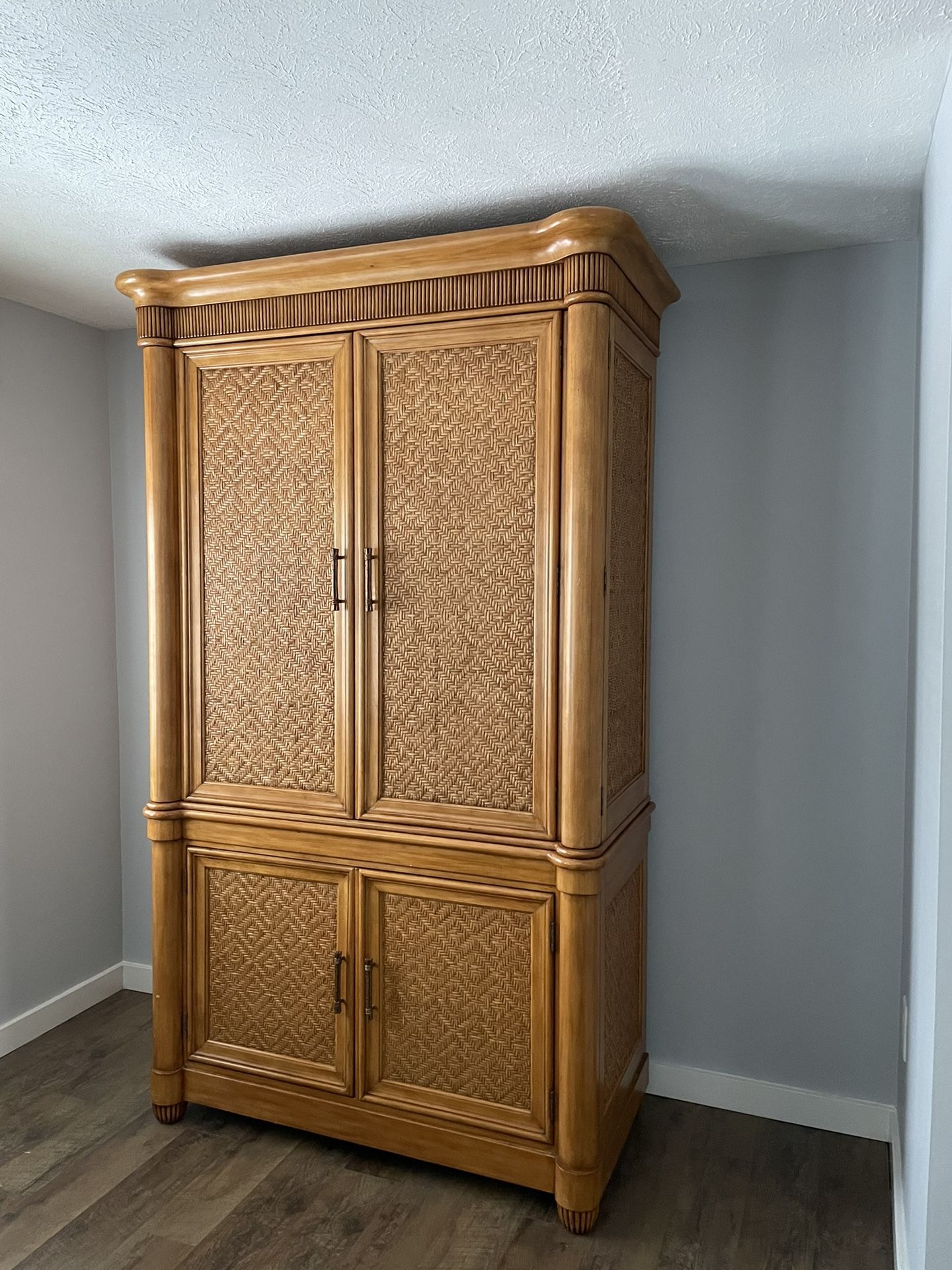 Armoire-Entertainment Cabinet