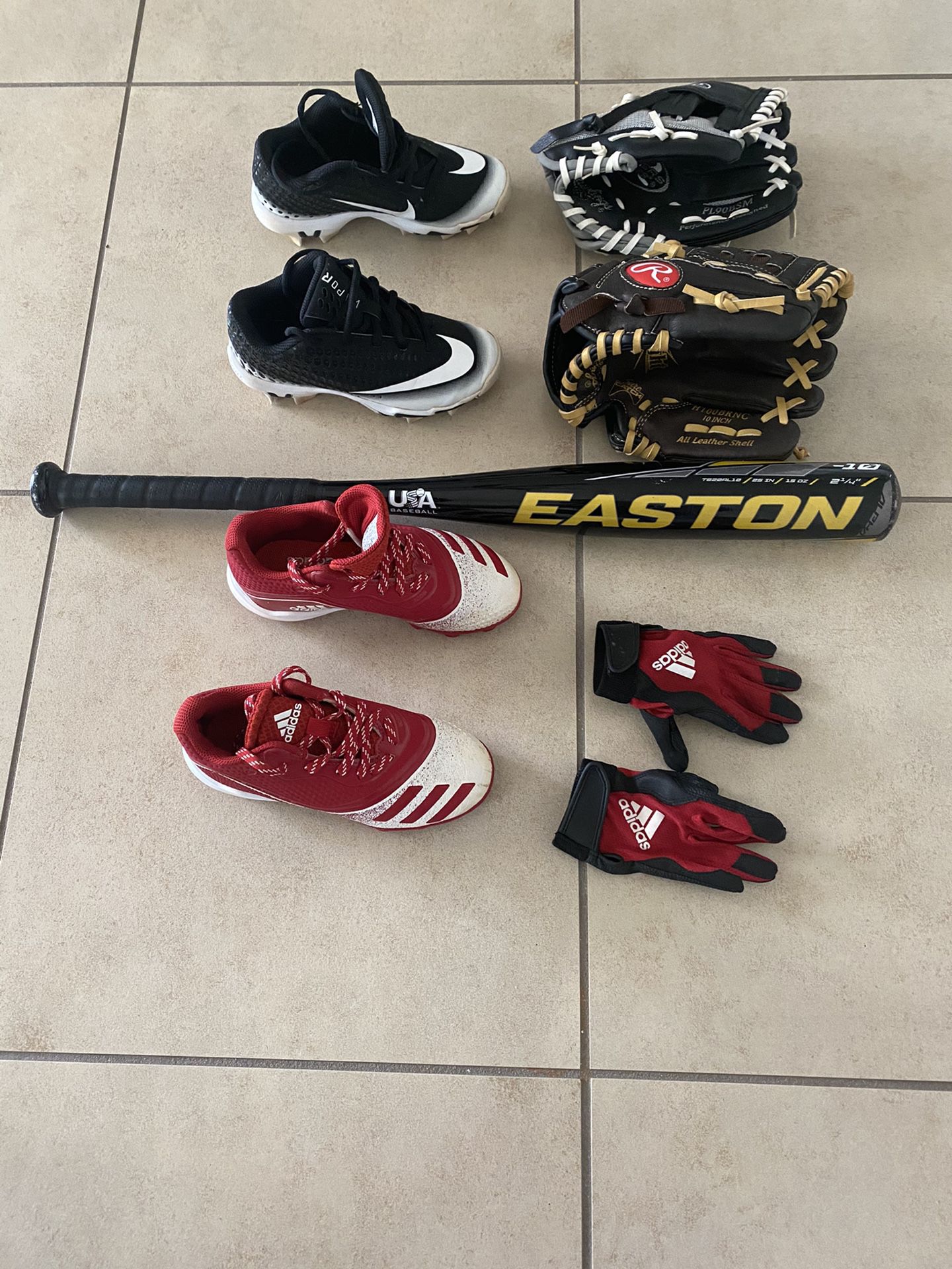 Baseball shoes, gloves and bat for kid