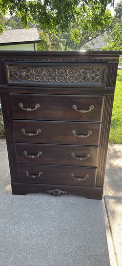 Beautiful Ornate Chest Of Drawer