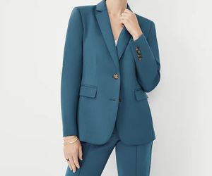 Ann Taylor The Notched Two Button Blazer in Double Knit Size 4 