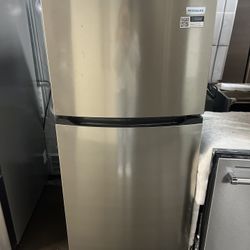 FRIGIDAIRE STAINLESS STEEL TOP FREEZER REFRIGERATOR 14 CU FT