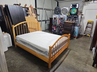 Full/Queen Wood Bed Frame with Mattress