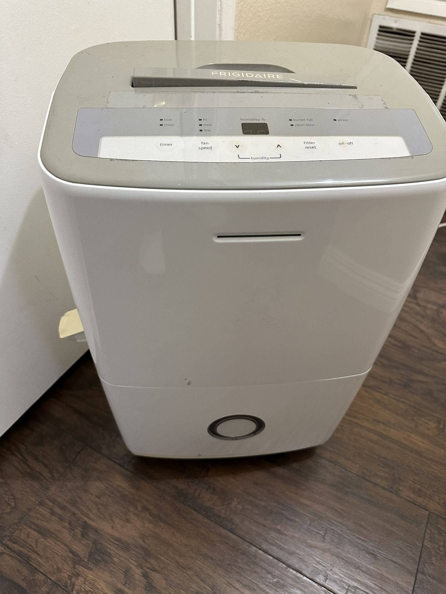 DEHUMIDIFIER $20 WORKS GREAT