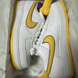 DS NIKE AIR FORCE 1 KOBE SIZE 8 BRAND NEW NEVER WORN 