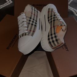 BURBERRY MEN AND WOMEN SHOES