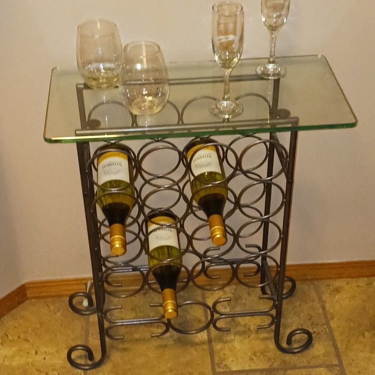 17 Bottle Wine Rack With Heavy Glass Top.