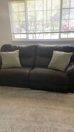 Sofa and love seat recliners