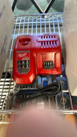 Milwaukee Battery Charger RAPID Charger-pick up only