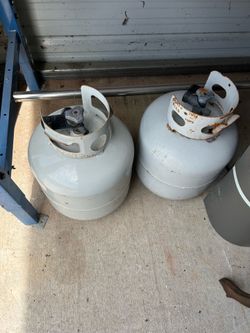2 Empty Tanks - Read Below ⬇️ ITS AVAILABLE