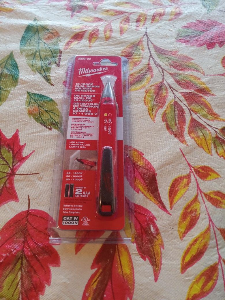 Milwaukee  10-1000V Dual Range Voltage  Detector