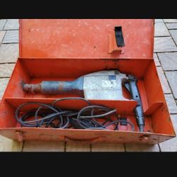 BOSCH ELECTRIC HAMMER.... NEEDS TLC...