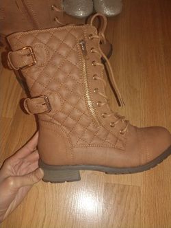 Girls boots size 5 1/2
