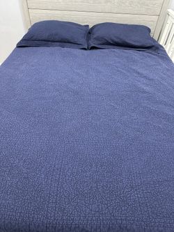 Croft & Barrow Full/Queen Navy Quilt with Standard Shams