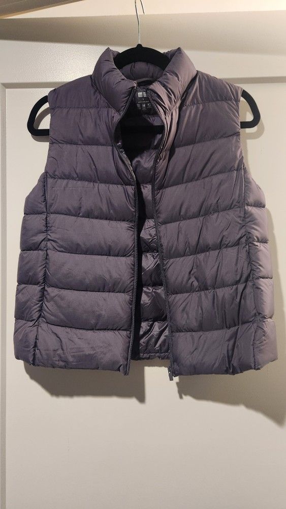 NWOT Uniqlo Ultra Light Down Puffer Vest, Gray, S