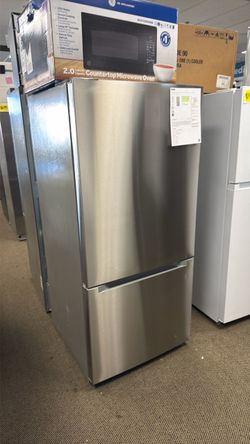 Media- Bottom Freezer Refrigerator Stainless Steel 18.7 cu.ft 5 shelves (Warranty Availble)