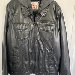 Men’s Levi’s leather jacket with good size L