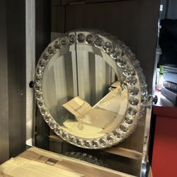 Vanity mirror