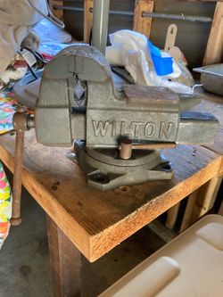 Wilton 3 1/2” with anvil pipe jaws,643 1/2
