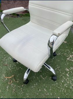 White desk chair