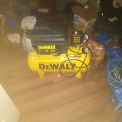 DeWalt Air Compressor And 20volt Brushlesscombo4pckit