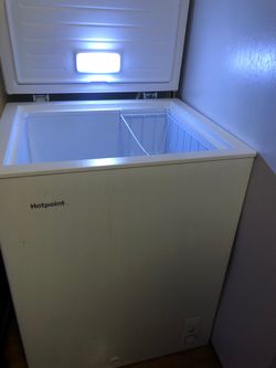 4.9-cu ft Chest freezer convertible to refrigerator (white)