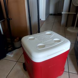 Clean Nice Condition Igloo 60 Quart Rolling Roller Cooler