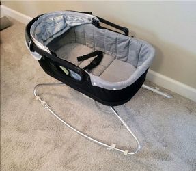 Orbit baby bassinet with rocking base like new