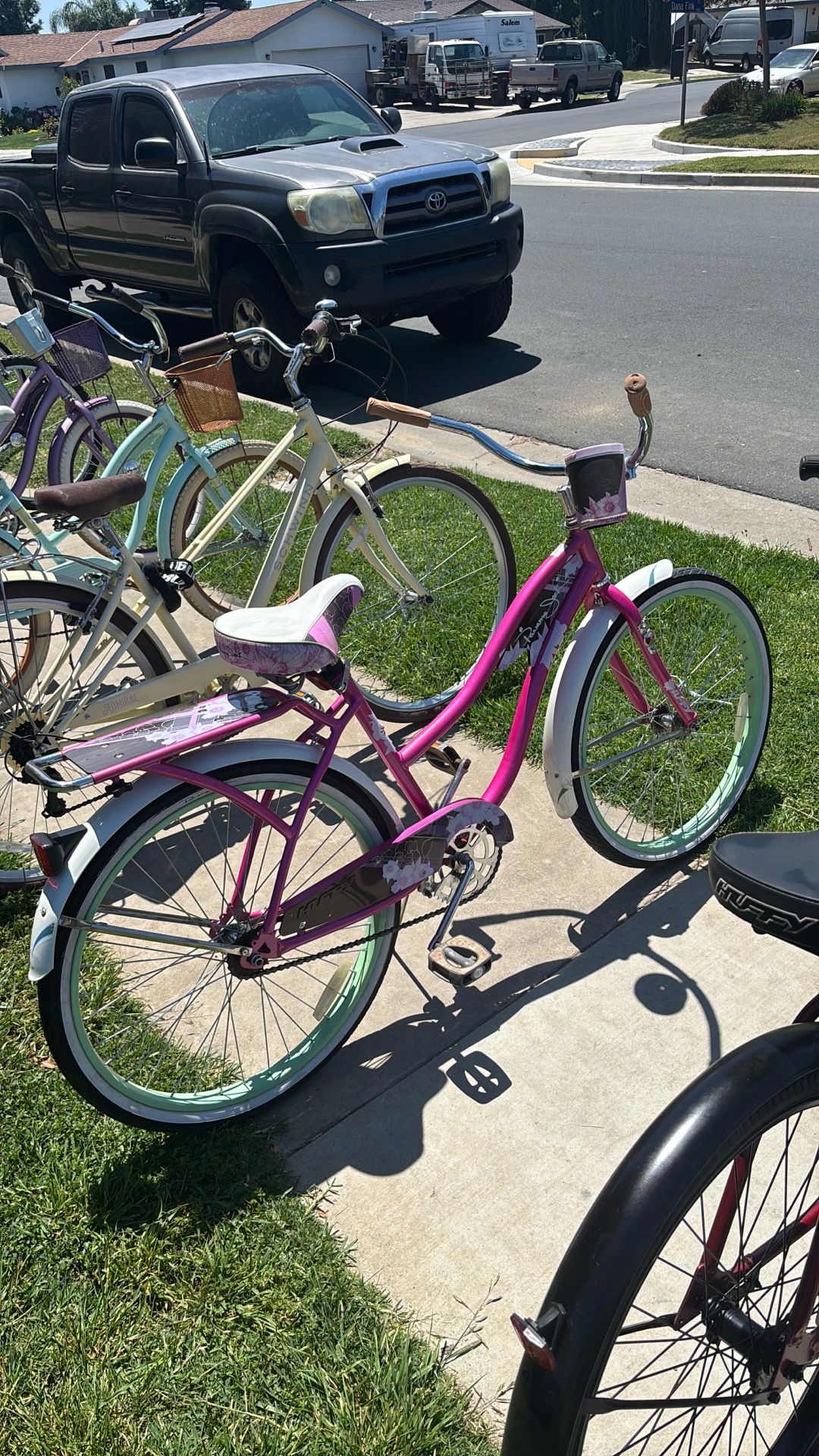 Bikes, for sale send me a message for the prices. Bikes, is not a dollar. you can check my page. To see the price.