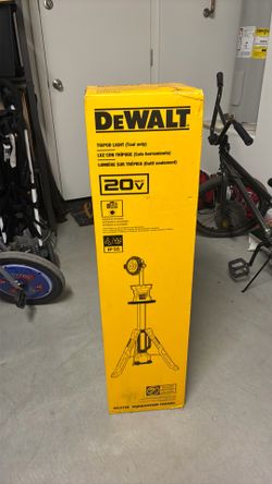 DeWalt tripod light w battery