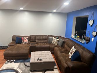 Large Brown Reclining Sectional Sofa w/ Chaise + FREE Area Rug – Seats 7–8 | Moving Sale