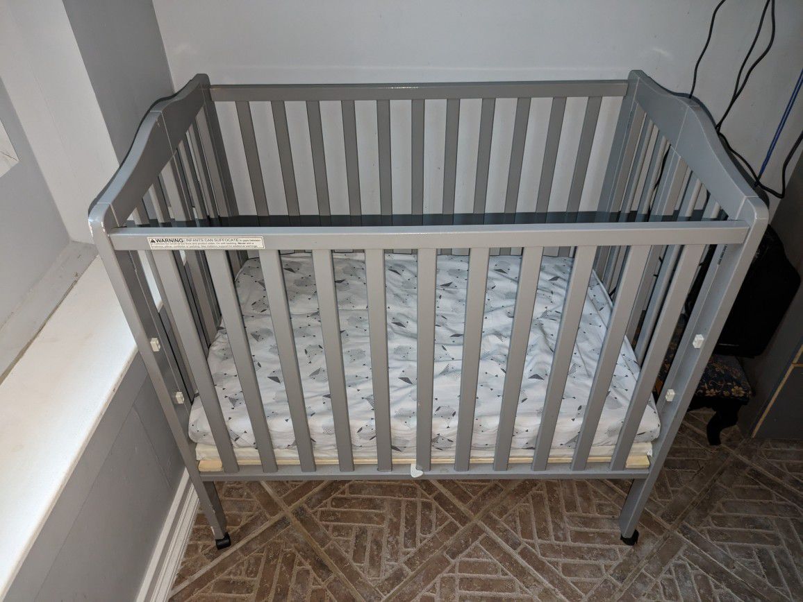 Portable Crib - Gray