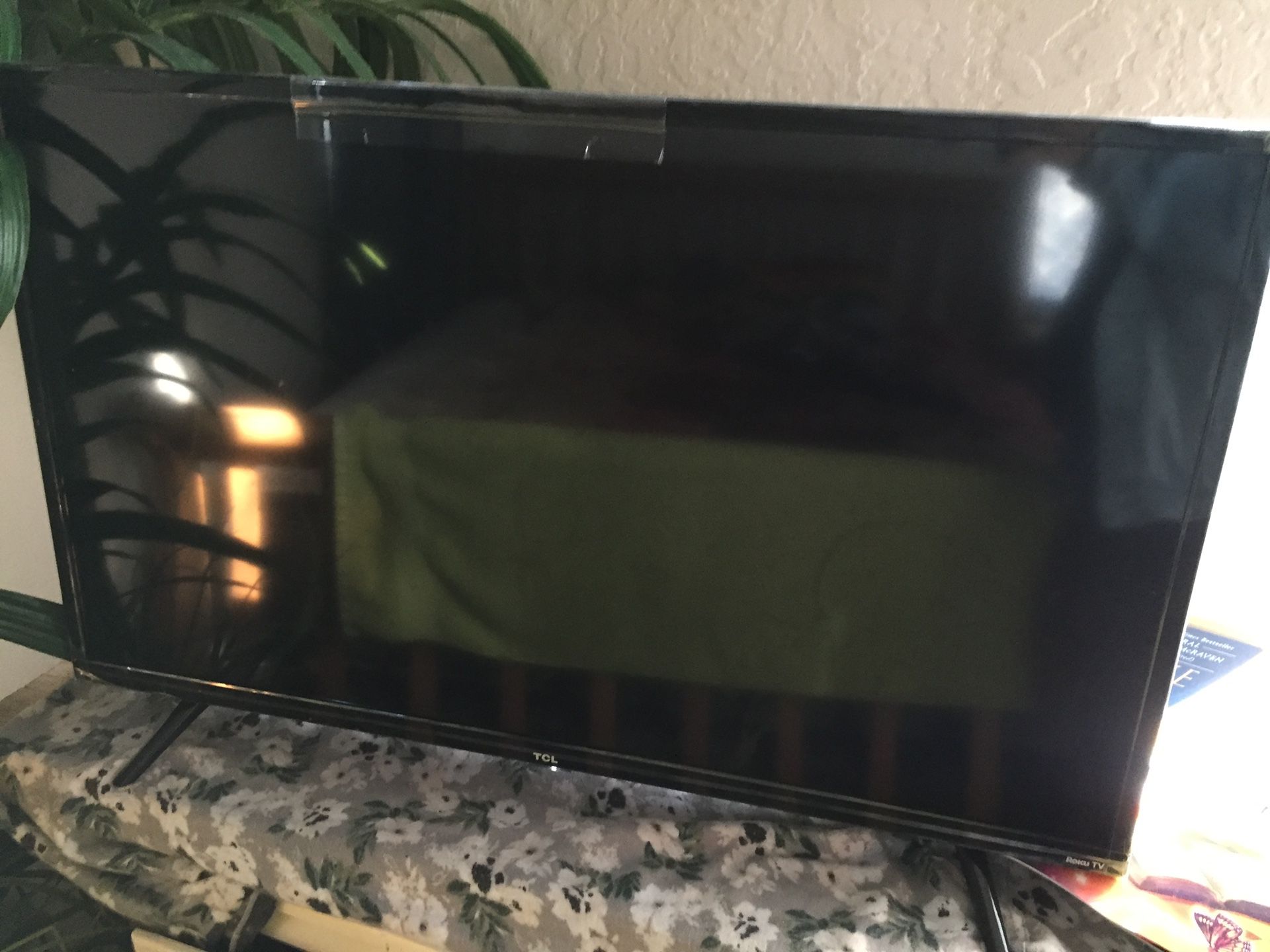 32” smart tv included with roku and remote