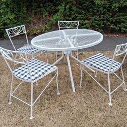 Outdoor Table And Chairs 