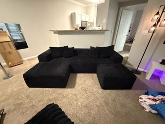 BLACK SECTIONAL  SOFA ( HARDLY USED)