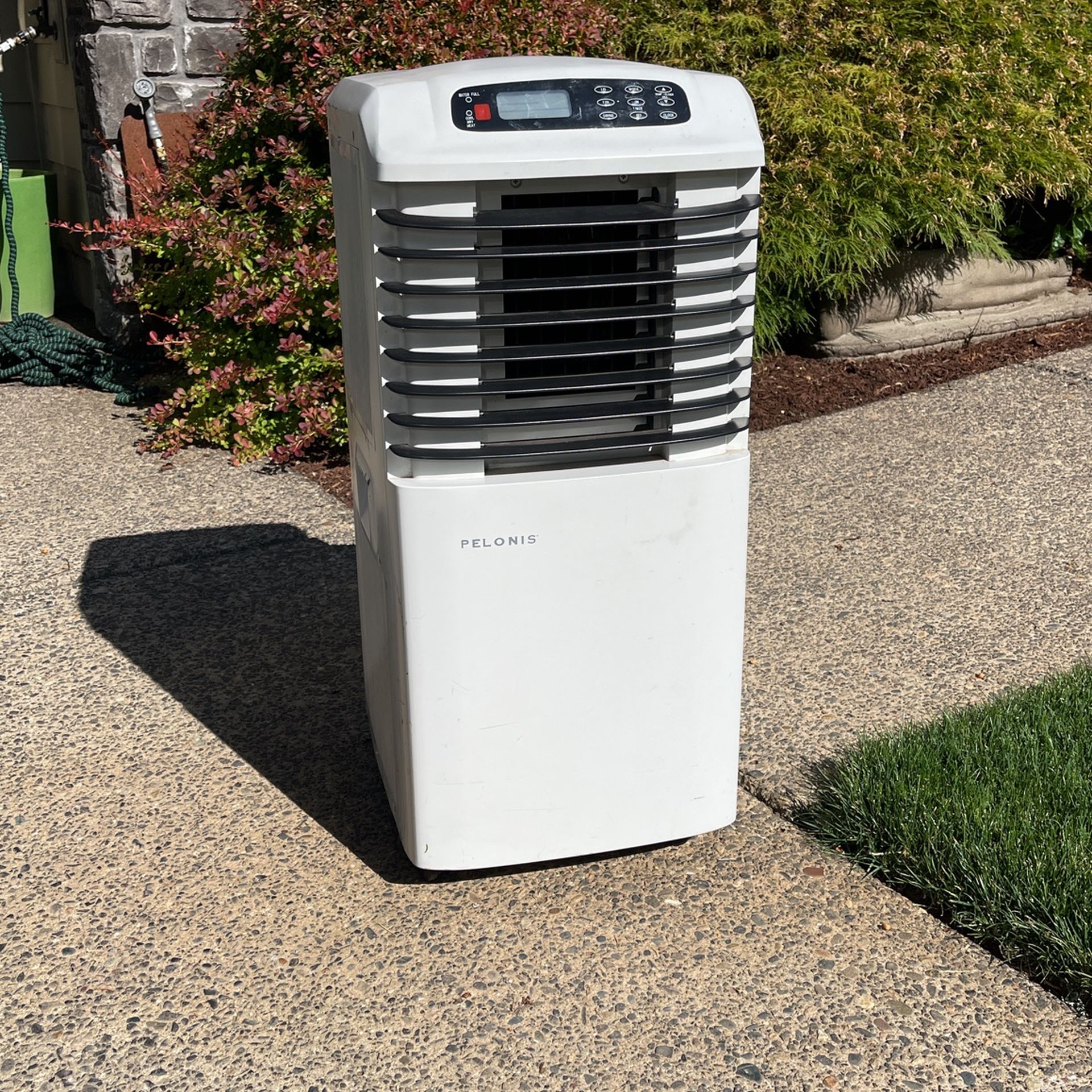 PORTABLE AIR CONDITIONER/heater (8000 BTU)