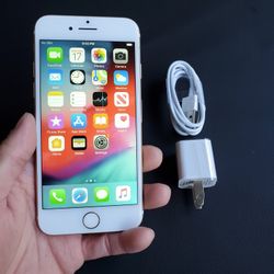 iPhone 7 - UNLOCKED - Like New 