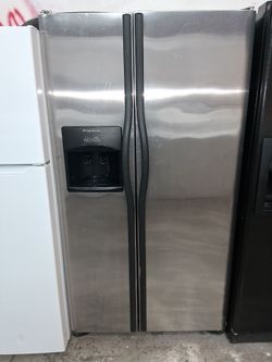 🥶$225 Frigidaire 2-Door Stainless Steel Refrigerator With Ice-Maker Works Great🥶90-Day Warranty🥶Delivery,Installation and Haul Away Available🥶(Pic