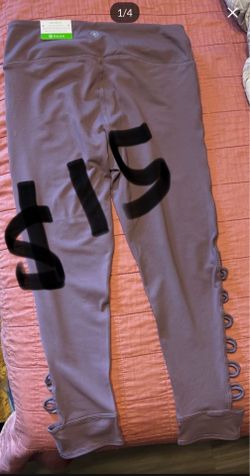 GAIAM Yoga Capri Exercise Pants