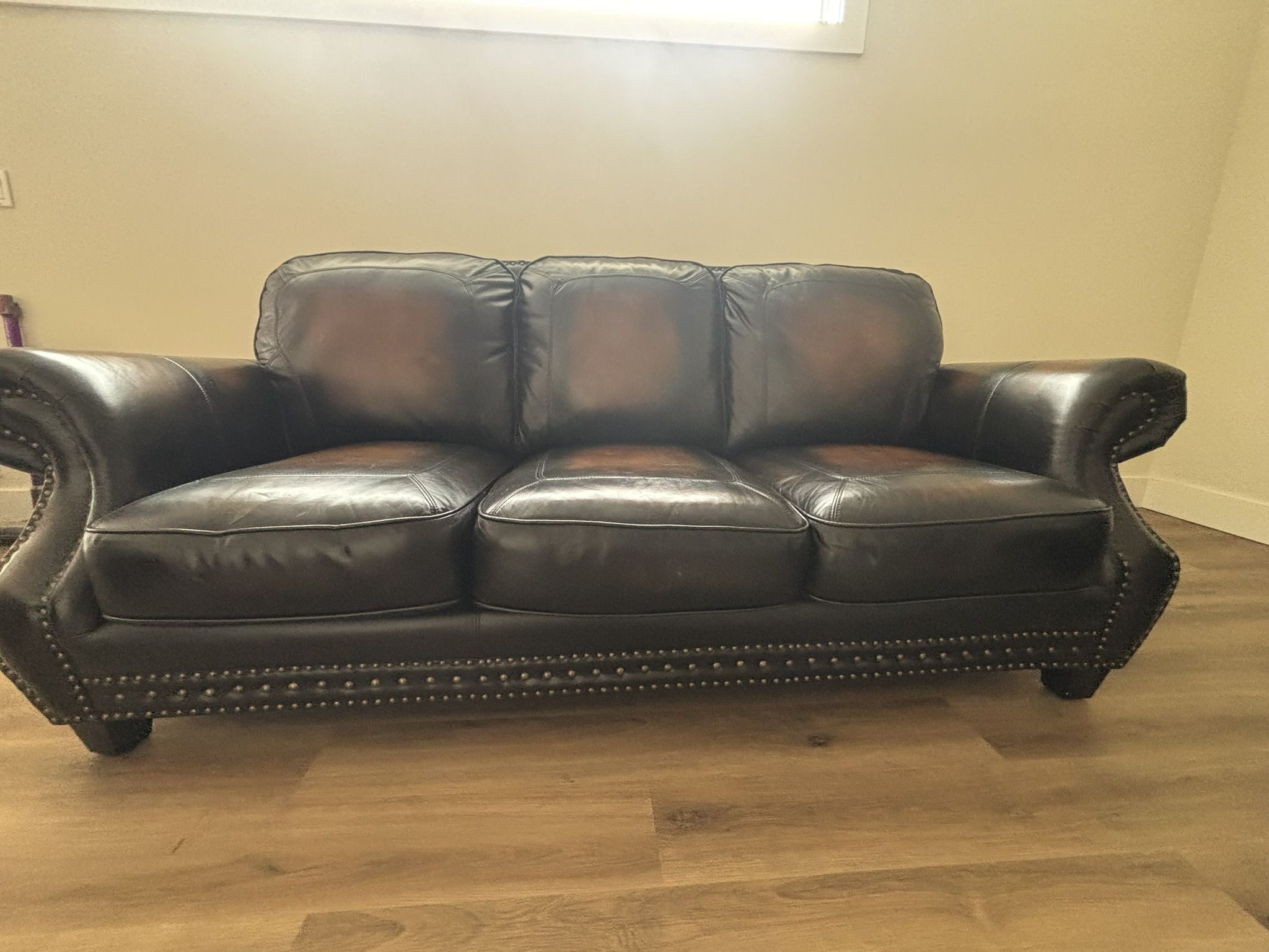 3 Piece leather Sofa. Abbyson