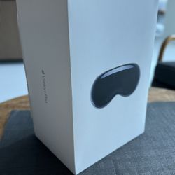 Apple Vision Pro 256GB + Travel Case