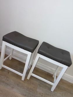 Bar stools (set of 2)