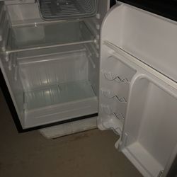 Magic Chef Black 24” Refrigerator