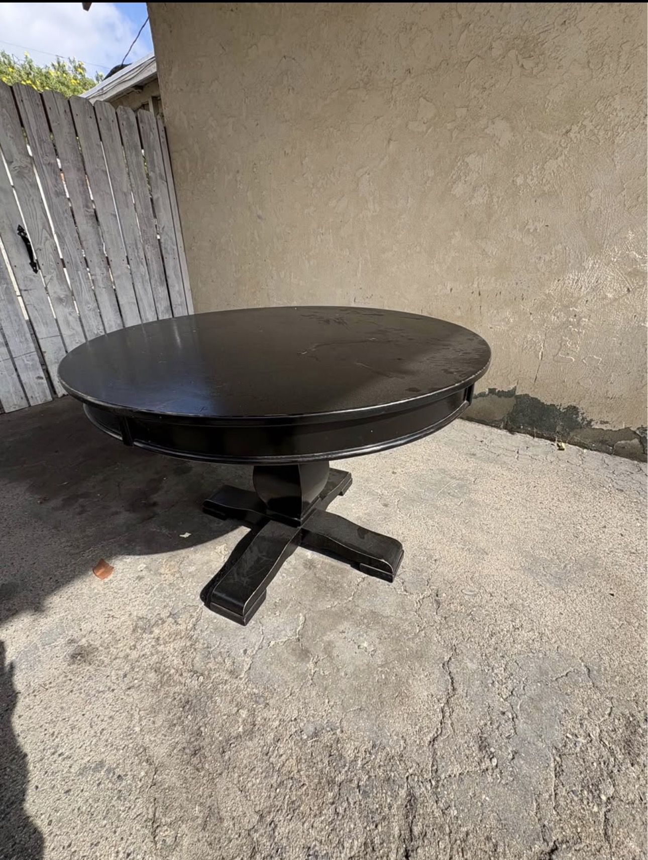 Gratis mesa redonda color negro